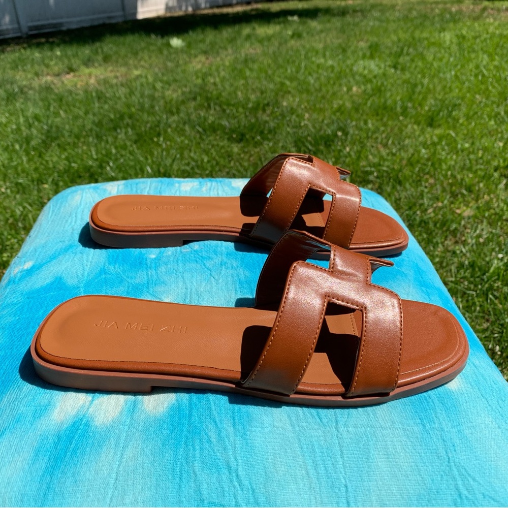 HOST PICK 🔮 HÈRMES Oran Style H Sandal - Picture 2 of 4